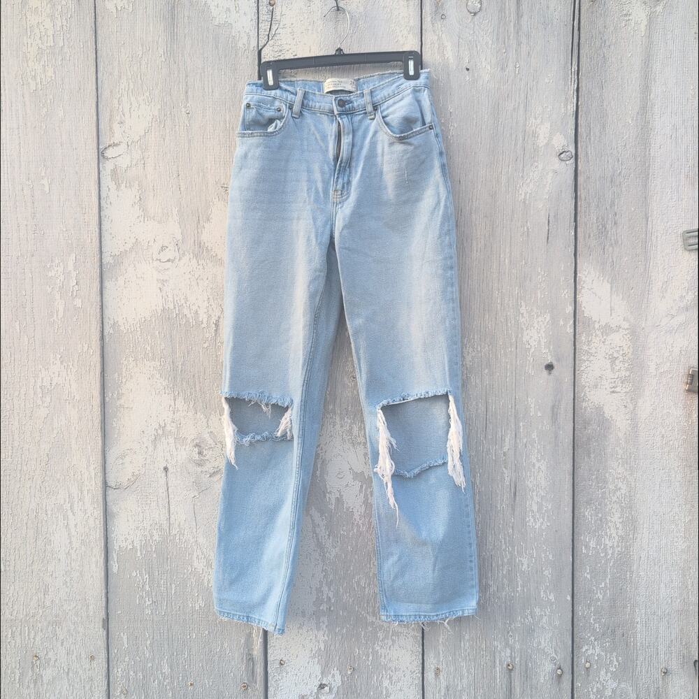 Abercrombie & Fitch 90s Ultra HighRise Straight Light Wash Distressed Women's 28